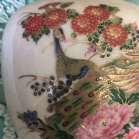 Small Beige & Metallic Gold Japanese Porcelain Ceramic Jar With Peacock Birds - Picture 2 of 15